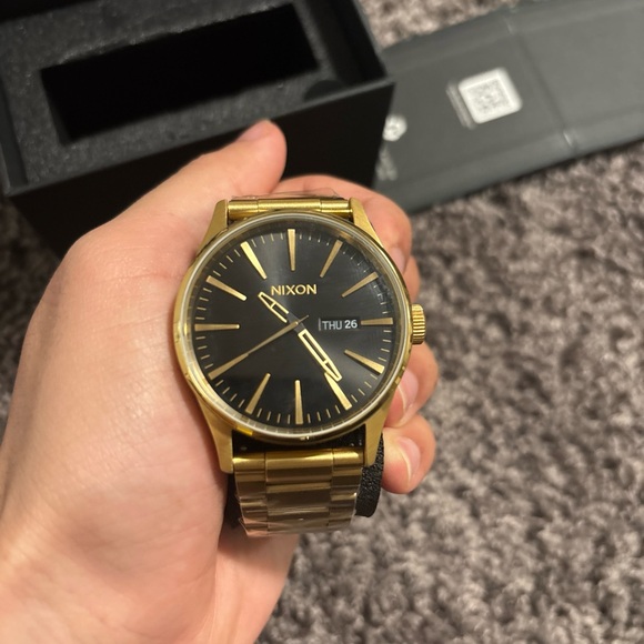 Nixon Sentry Gold Watch - Picture 10 of 10